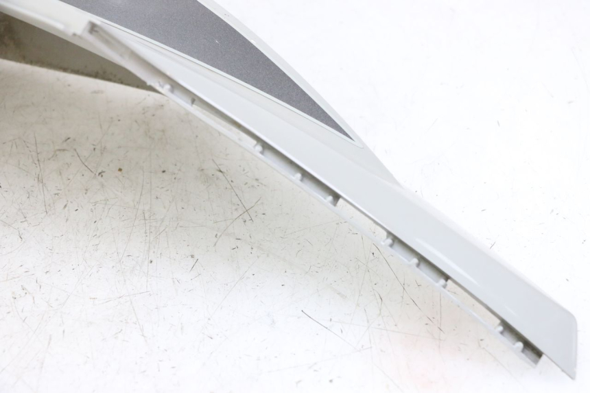 photo de FLANC POSTERIORE SINISTRO KYMCO AGILITY 4T 50 (2018 - 2022) - Caratteristiche distintive