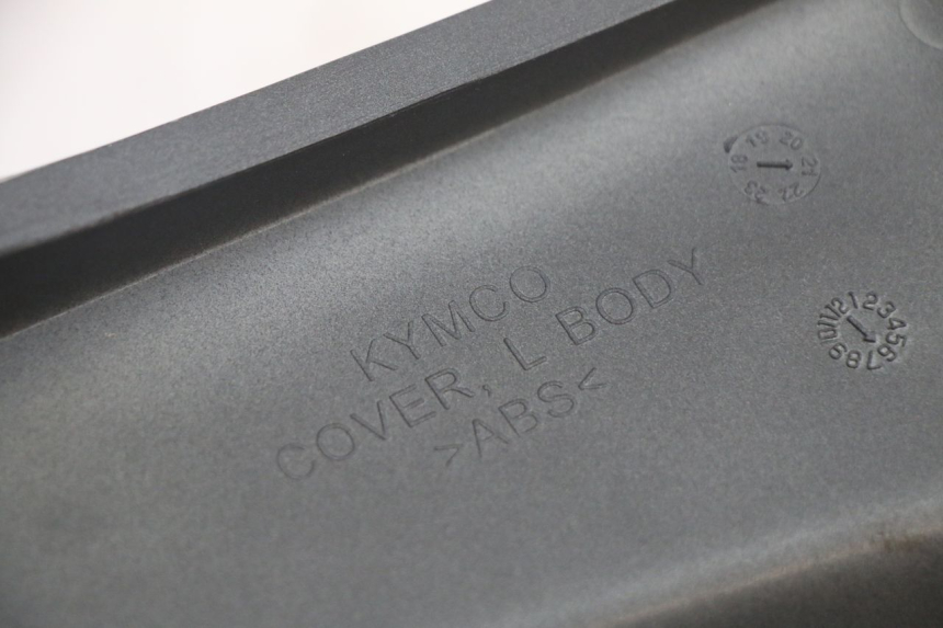 photo de FLANC POSTERIORE SINISTRO KYMCO AGILITY 4T 50 (2018 - 2022) - Caratteristiche distintive