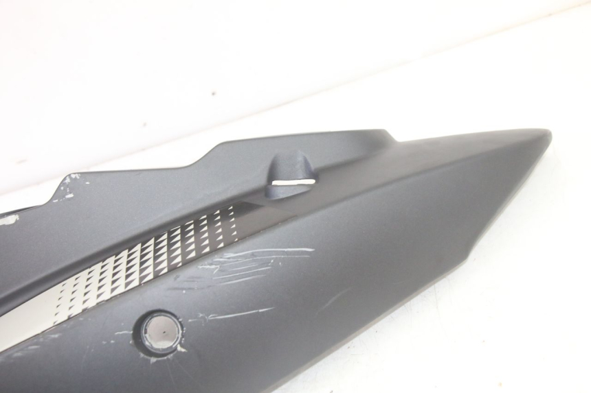 photo de FLANC POSTERIORE SINISTRO KYMCO AGILITY 4T 50 (2018 - 2022) - Zoom sullo stato d'uso