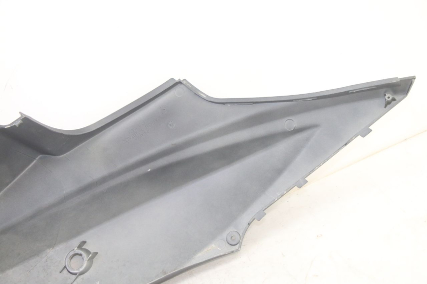 photo de FLANC POSTERIORE SINISTRO KYMCO AGILITY 4T 50 (2018 - 2022) - Marcature e riferimenti originali