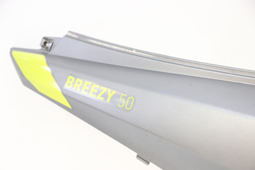 photo de CARENA POSTERIORE SINISTRA MOTRON BREEZY 4T 50 (2021 - 2025) - Zoom sui componenti