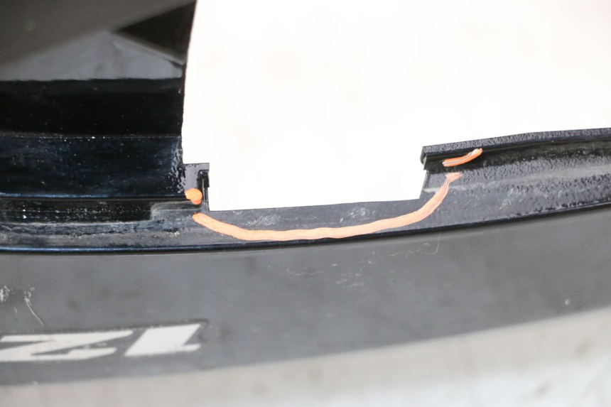 photo de CARENA POSTERIORE SINISTRA SUZUKI BURGMAN 125 (2007 - 2014) - Primo piano tecnico