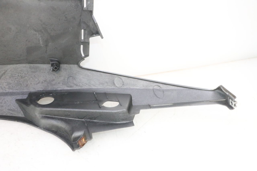 photo de CARENA POSTERIORE SINISTRA SUZUKI BURGMAN 125 (2007 - 2014) - Primo piano tecnico
