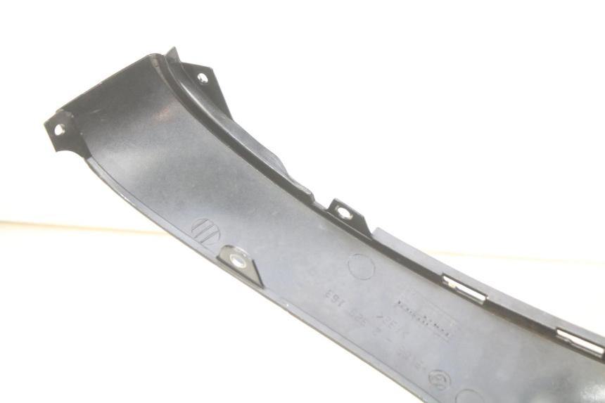 photo de FLANC POSTERIORE SINISTRO BMW C1 125 (2000 - 2003) - Primo piano tecnico