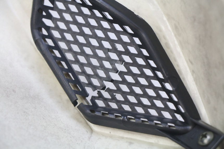 photo de FLANC POSTERIORE SINISTRO ORCAL CAVARO 4T 50 (2019 - 2023) - Dettagli dei punti di fissaggio