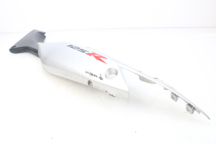 photo de PARAFANGO POSTERIORE SINISTRO HONDA CBR R 125 (2003 - 2006) - Dettagli dei punti di fissaggio