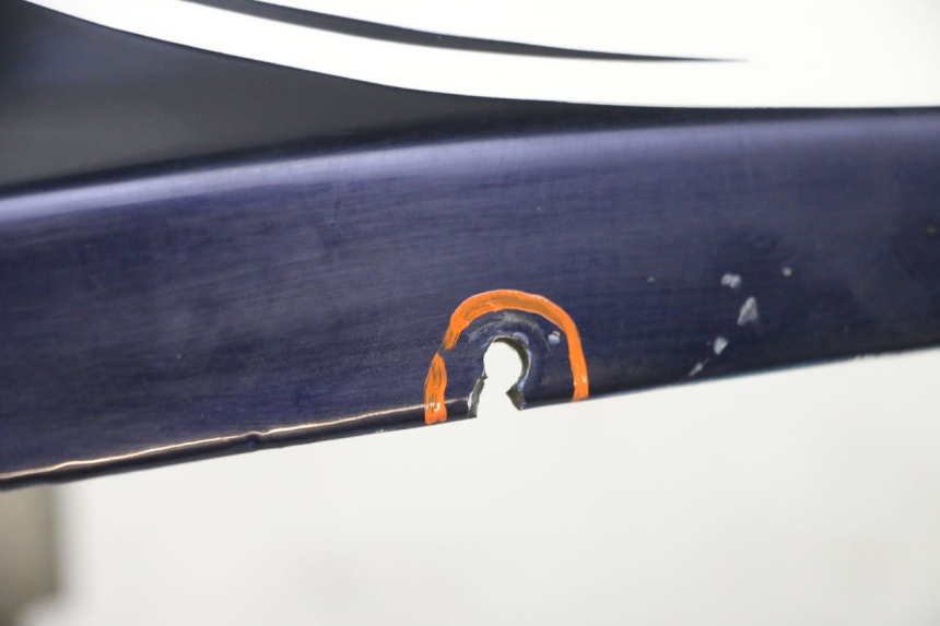 photo de CARENA POSTERIORE SINISTRA HONDA CBR RR FIREBLADE 900 (1992 - 1994) - Dettagli dei punti di fissaggio