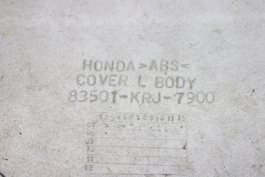 photo de FLANC POSTERIORE SINISTRO HONDA FES S-WING SWING ABS 125 (2007 - 2015) - Dettagli dei punti di fissaggio