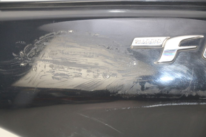 photo de FLANC POSTERIORE SINISTRO PIAGGIO FLY 4T 50 (2013 - 2017) - Stato della superficie e materiale