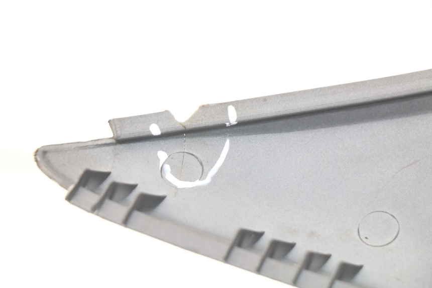 photo de FLANC POSTERIORE SINISTRO SYM GTS EVO 125 (2009 - 2013) - Dettagli dei punti di fissaggio