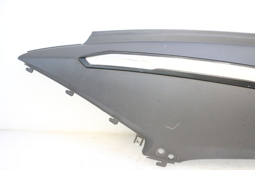 photo de FLANC POSTERIORE SINISTRO SYM GTS EVO 125 (2009 - 2013) - Dettaglio del componente