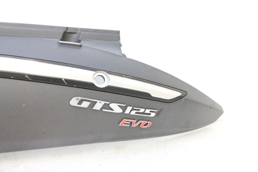 photo de FLANC POSTERIORE SINISTRO SYM GTS EVO 125 (2009 - 2013) - Zoom sullo stato d'uso
