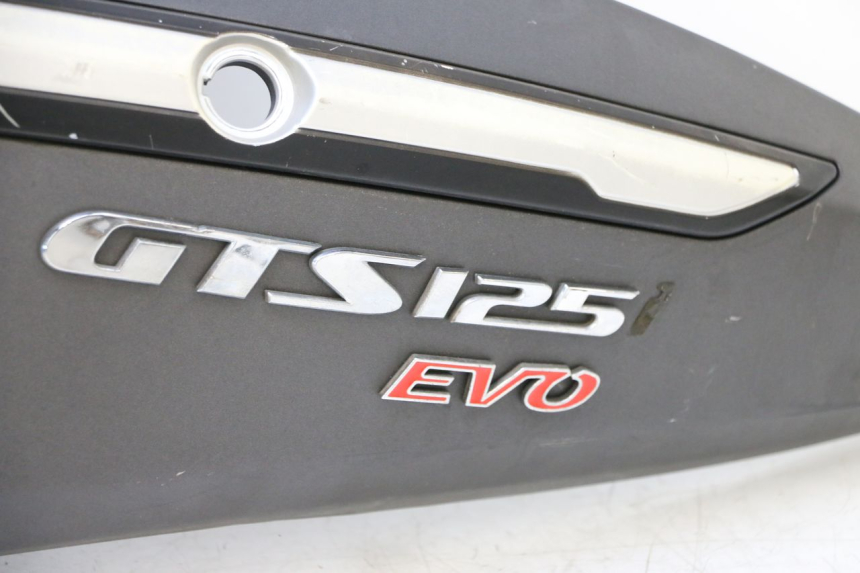 photo de FLANC POSTERIORE SINISTRO SYM GTS EVO 125 (2009 - 2013) - Primo piano tecnico