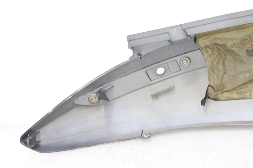 photo de FLANC POSTERIORE SINISTRO SYM GTS EVO 125 (2009 - 2013) - Marcature e riferimenti originali