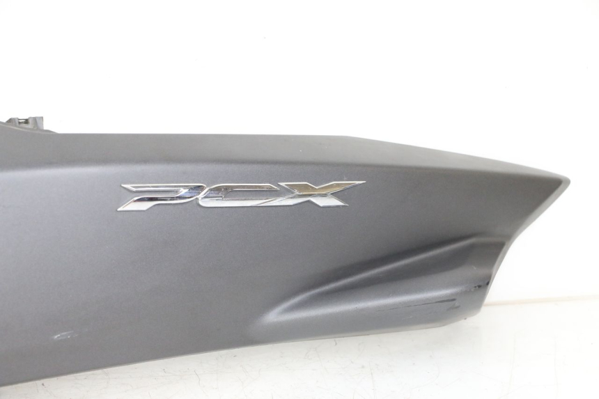 photo de CARENA POSTERIORE SINISTRA HONDA PCX (JF57/JF64) 125 (2014 - 2018) - Focus sulla struttura