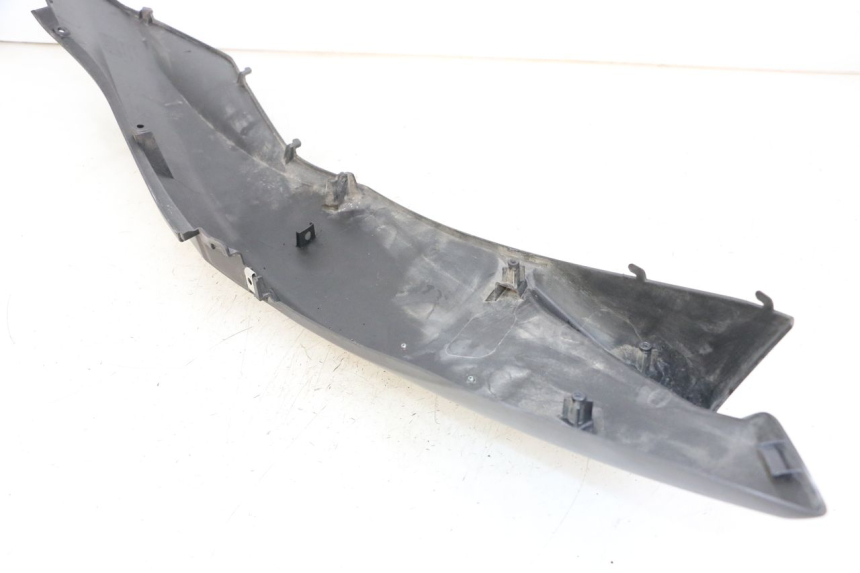 photo de CARENA POSTERIORE SINISTRA HONDA PCX (JF57/JF64) 125 (2014 - 2018) - Zoom sullo stato d'uso