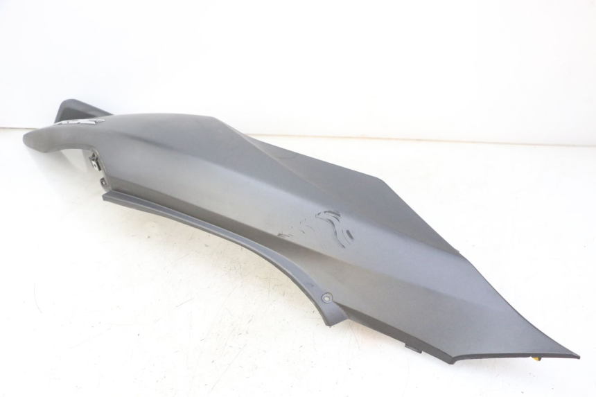 photo de CARENA POSTERIORE SINISTRA HONDA PCX (JF57/JF64) 125 (2014 - 2018) - Stato della superficie e materiale