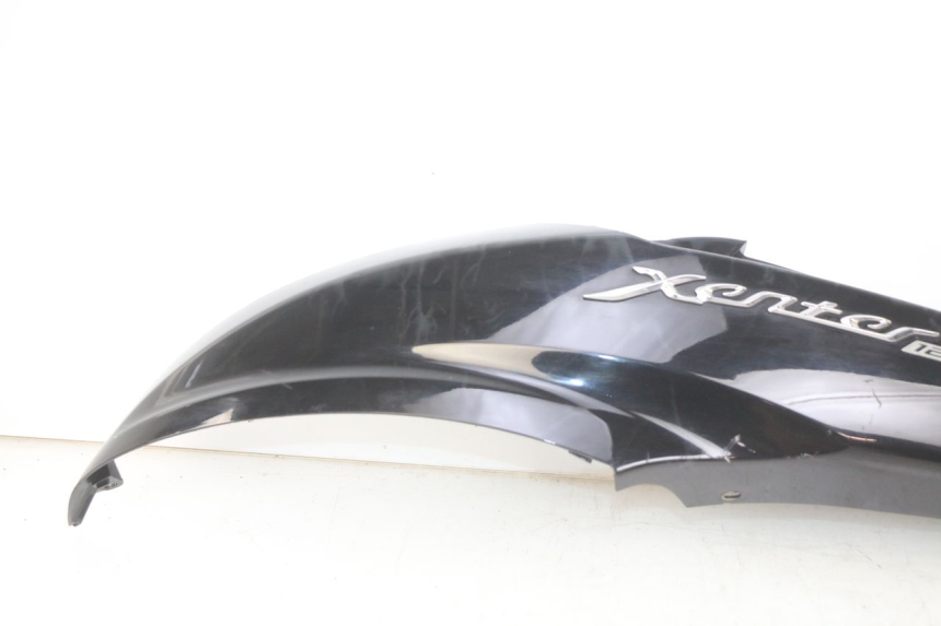 photo de FLANC POSTERIORE SINISTRO YAMAHA HW XENTER 125 (2011 - 2017) - Caratteristiche distintive