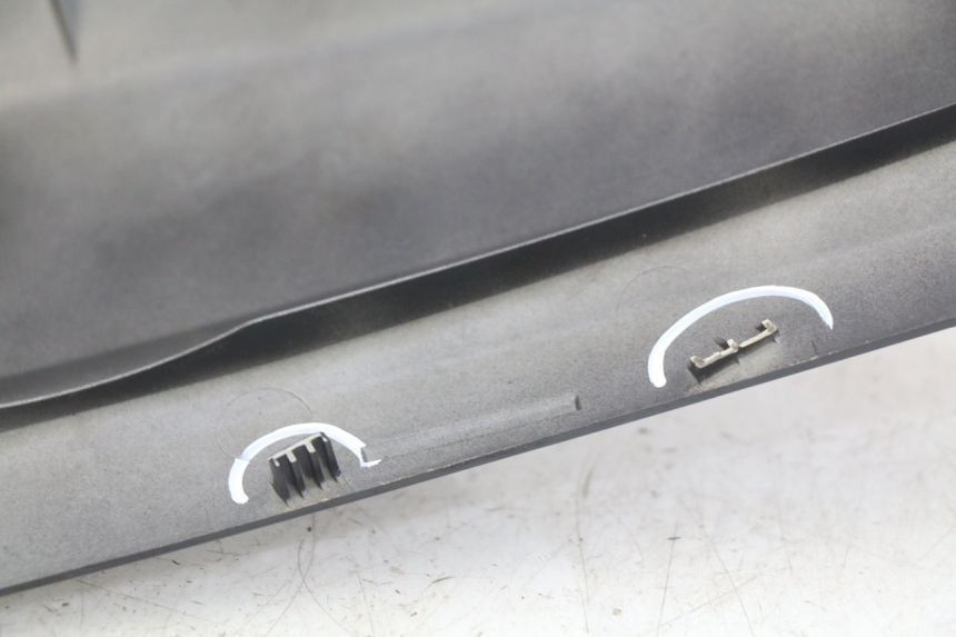 photo de FLANC POSTERIORE SINISTRO YAMAHA HW XENTER 125 (2011 - 2017) - Zoom sullo stato d'uso