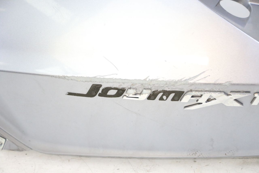 photo de CARENA POSTERIORE SINISTRA SYM JOYMAX 125 (2010 - 2017) - Altra vista dell'articolo