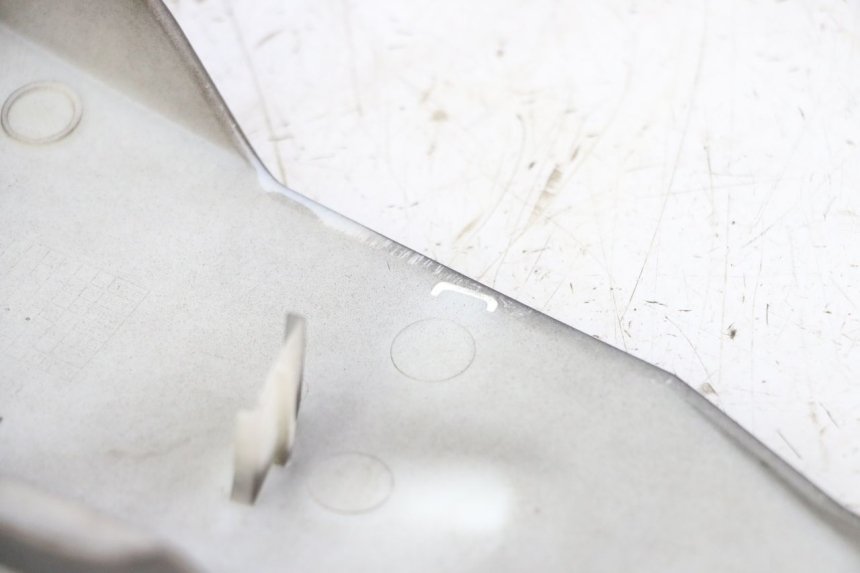 photo de CARENA POSTERIORE SINISTRA KIDEN KD125-G 125 (2018 - 2022) - Zoom sullo stato d'uso