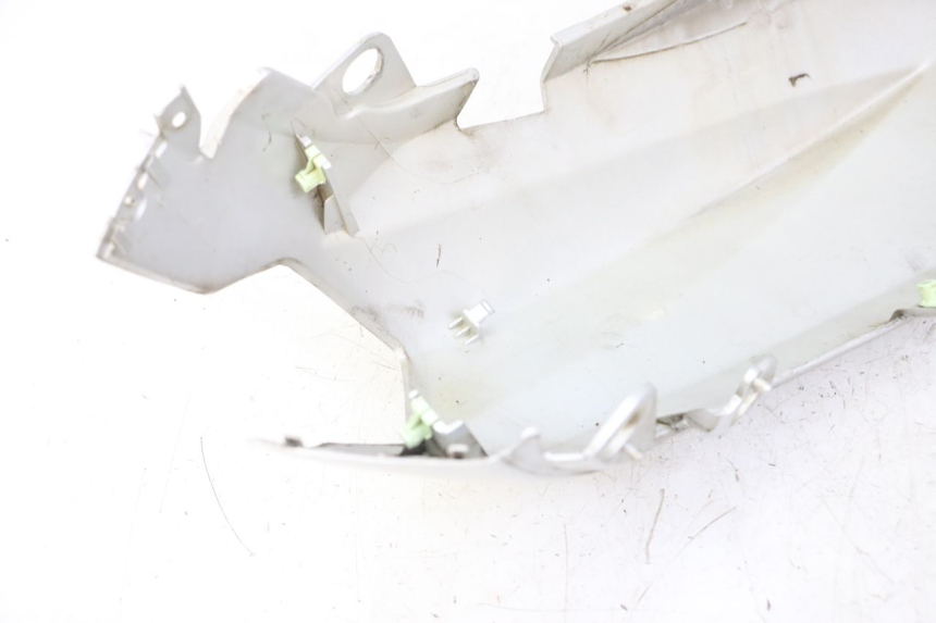 photo de CARENA POSTERIORE SINISTRA PEUGEOT KISBEE 2T 50 (2018 - 2022) - Zoom sullo stato d'uso