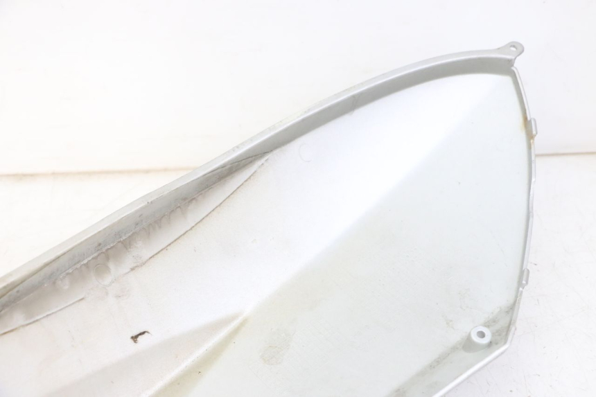 photo de CARENA POSTERIORE SINISTRA PEUGEOT KISBEE 2T 50 (2018 - 2022) - Primo piano tecnico