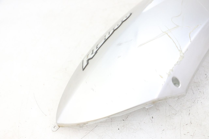 photo de CARENA POSTERIORE SINISTRA PEUGEOT KISBEE 2T 50 (2018 - 2022) - Marcature e riferimenti originali