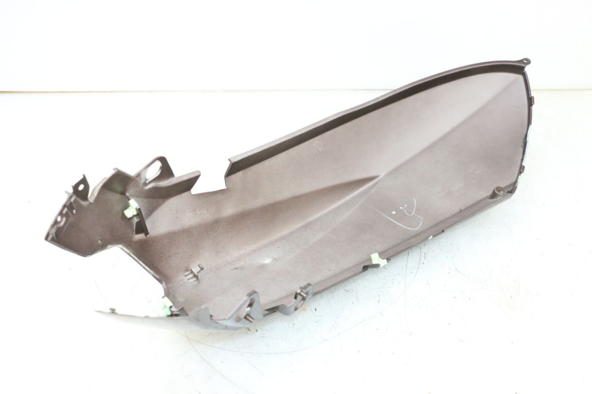 photo de FLANC POSTERIORE SINISTRO PEUGEOT KISBEE 2T 50 (2010 - 2017) - Primo piano tecnico