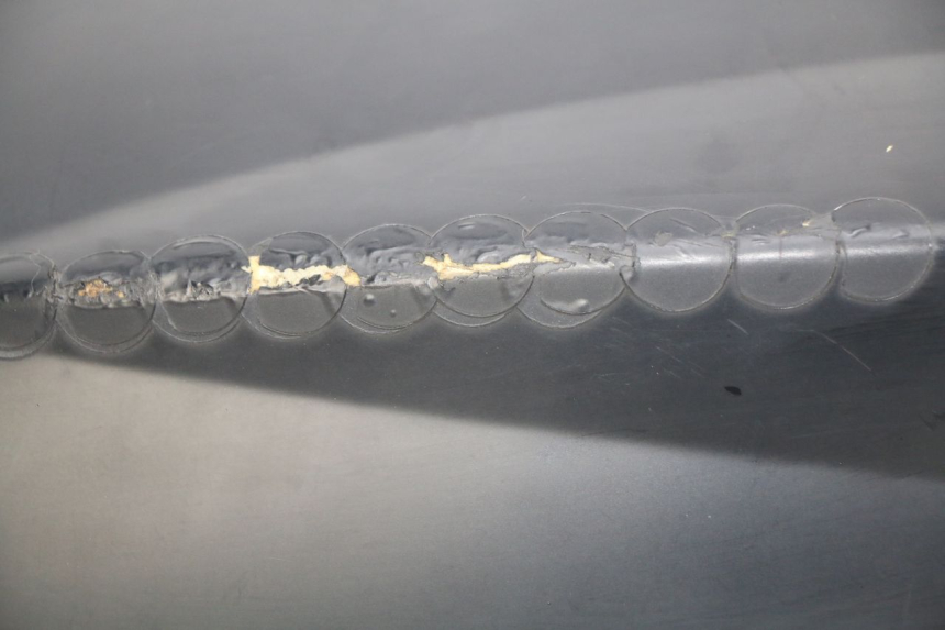 photo de FLANC POSTERIORE SINISTRO PEUGEOT KISBEE 4T 50 (2010 - 2017) - Stato della superficie e materiale