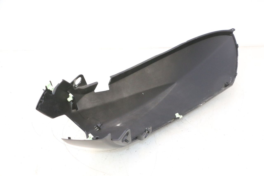 photo de CARENA POSTERIORE SINISTRA PEUGEOT KISBEE 4T 50 (2023 - 2026) - Altra angolazione