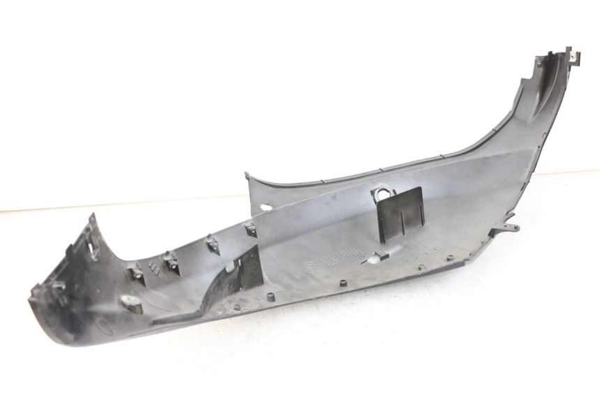 photo de CARENA POSTERIORE SINISTRA SYM MIO 50 (2011 - 2017) - Primo piano tecnico