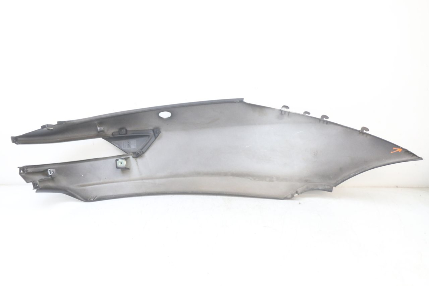 photo de CARENA POSTERIORE SINISTRA PIAGGIO MP3 HPE 350 (2018 - 2020) - Dettagli dei punti di fissaggio