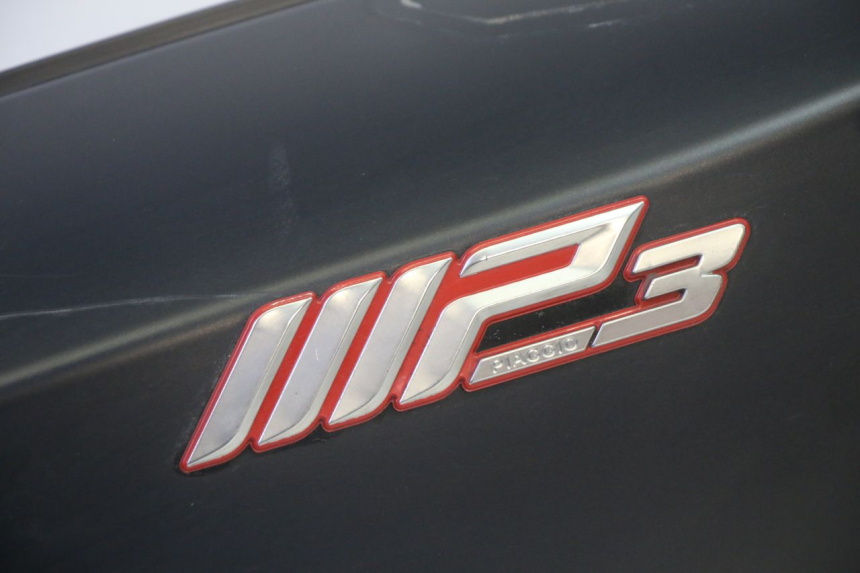 photo de CARENA POSTERIORE SINISTRA PIAGGIO MP3 HPE 350 (2018 - 2020) - Altra angolazione