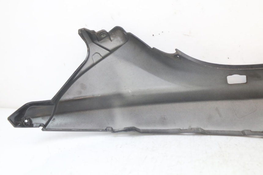 photo de PARAFANGO POSTERIORE SINISTRO PIAGGIO MP3 LT 400 (2007 - 2012) - Stato della superficie e materiale