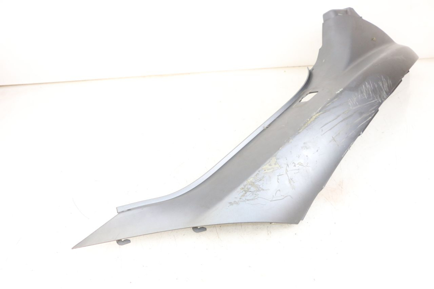 photo de CARENA POSTERIORE SINISTRA PIAGGIO MP3 500 (2011 - 2015) - Dettagli dei punti di fissaggio