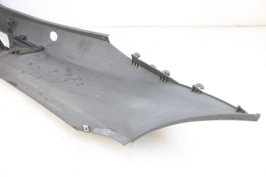 photo de CARENA POSTERIORE SINISTRA PIAGGIO MP3 500 (2016 - 2018) - Zoom sullo stato d'uso