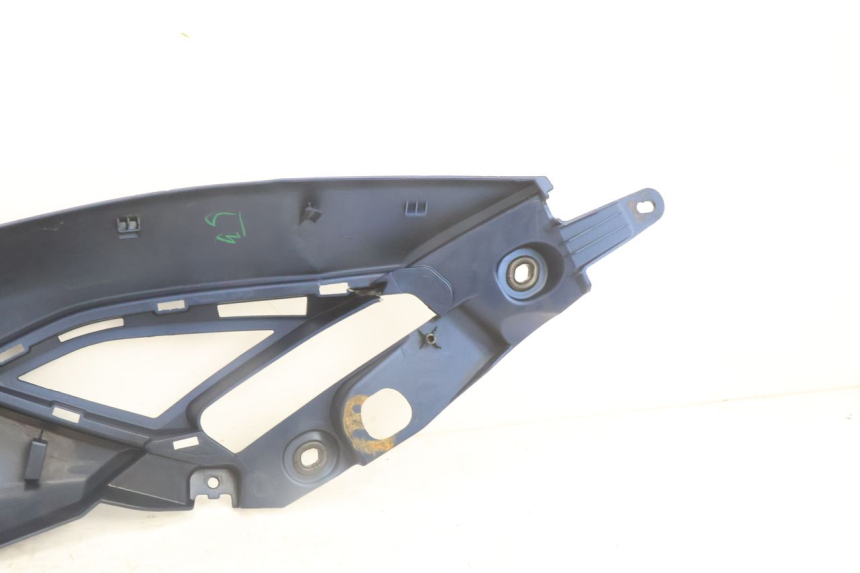 photo de CARENA POSTERIORE SINISTRA YAMAHA N-MAX NMAX 125 (2021 - 2024) - Altra vista dell'articolo
