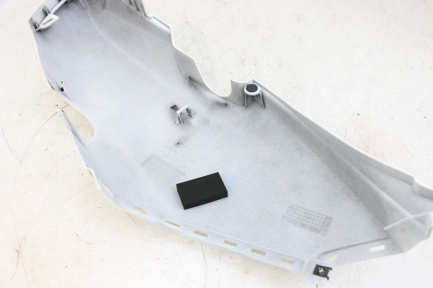 photo de CARENA POSTERIORE SINISTRA YAMAHA NEO'S CORE 1 (2022 - 2026) - Primo piano tecnico