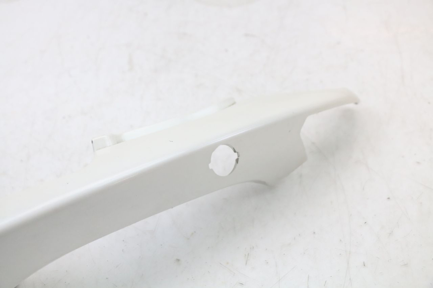 photo de CARENA POSTERIORE SINISTRA MOTO GUZZI NORGE 8V GT 1200 (2011 - 2016) - Zoom sullo stato d'uso