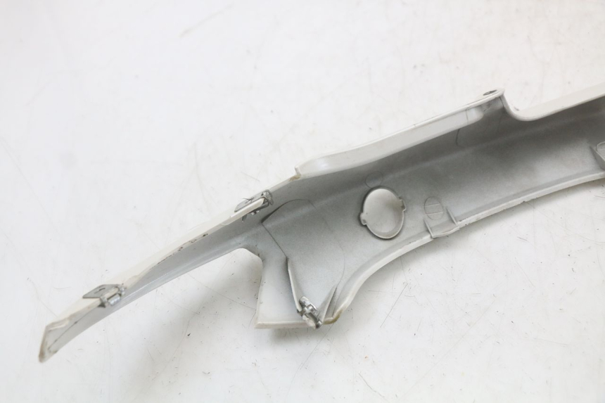 photo de CARENA POSTERIORE SINISTRA MOTO GUZZI NORGE 8V GT 1200 (2011 - 2016) - Dettagli dei punti di fissaggio