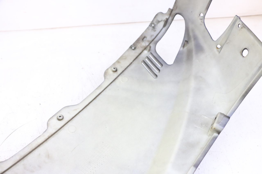 photo de CARENA POSTERIORE SINISTRA JM MOTORS OLDIES GT 4T 50 (2018 - 2025) - Stato della superficie e materiale