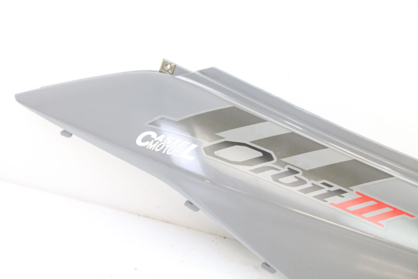 photo de CARENA POSTERIORE SINISTRA SYM ORBIT III 3 4T 50 (2021 - 2025) - Dettaglio del componente