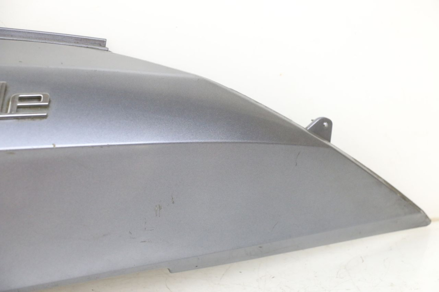 photo de CARENA POSTERIORE SINISTRA PEUGEOT BELVILLE 125 (2017 - 2021) - Zoom sui componenti