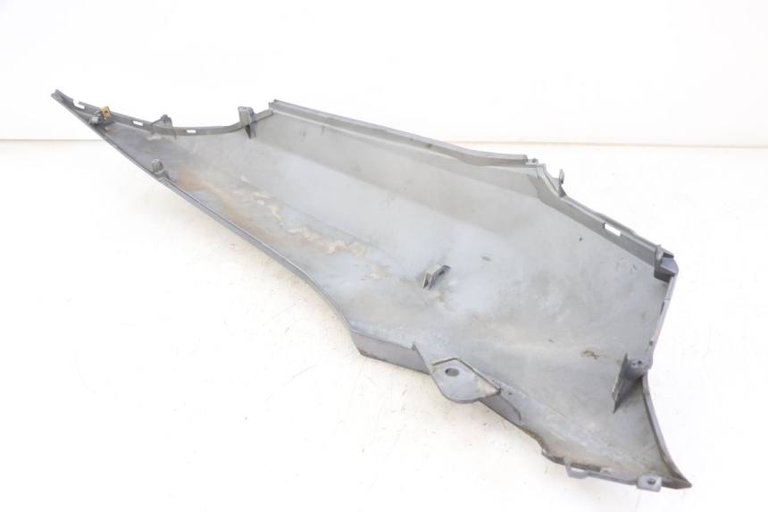 photo de CARENA POSTERIORE SINISTRA PEUGEOT BELVILLE 125 (2017 - 2021) - Altra angolazione