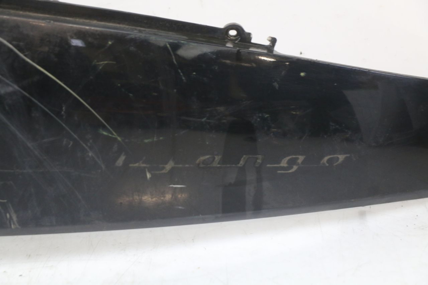 photo de CARENA POSTERIORE SINISTRA PEUGEOT DJANGO 125 (2014 - 2017) - Primo piano tecnico