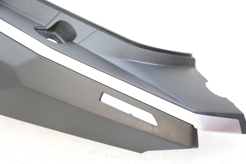 photo de FLANC POSTERIORE SINISTRO PEUGEOT TWEET 4T 50 (2023 - 2025) - Zoom sui componenti