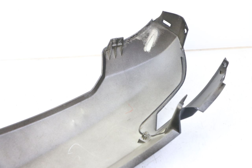 photo de CARENA POSTERIORE SINISTRA PEUGEOT VIVACITY 125 (2010 - 2017) - Zoom sullo stato d'uso