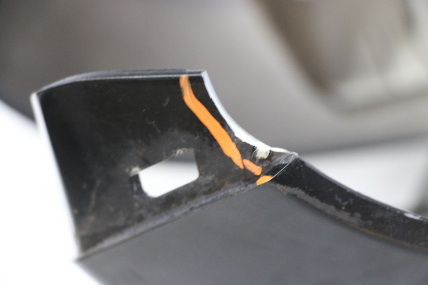 photo de CARENA POSTERIORE SINISTRA PEUGEOT VIVACITY 125 (2010 - 2017) - Primo piano tecnico