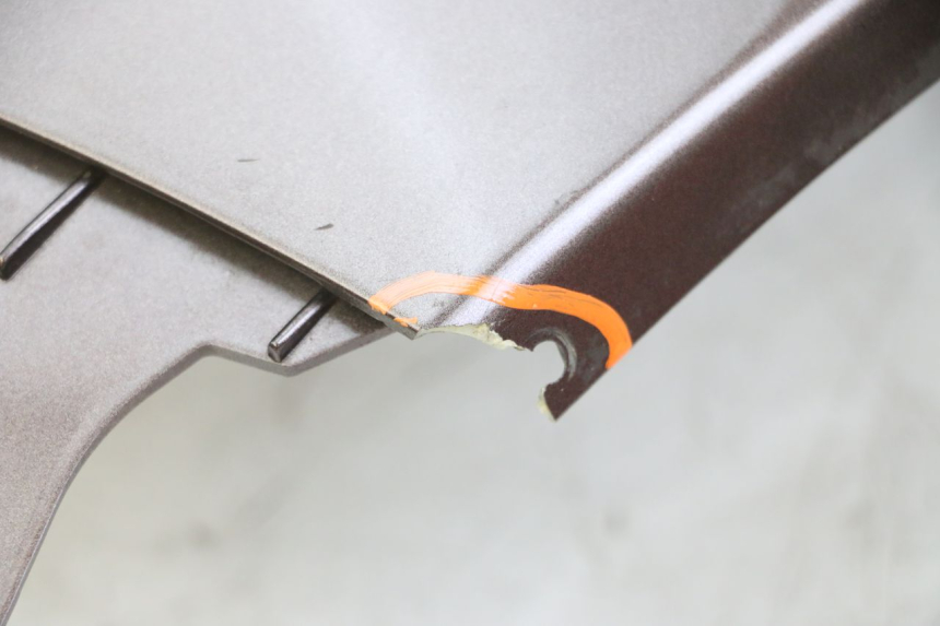 photo de CARENA POSTERIORE SINISTRA PEUGEOT VIVACITY 125 (2010 - 2017) - Marcature e riferimenti originali